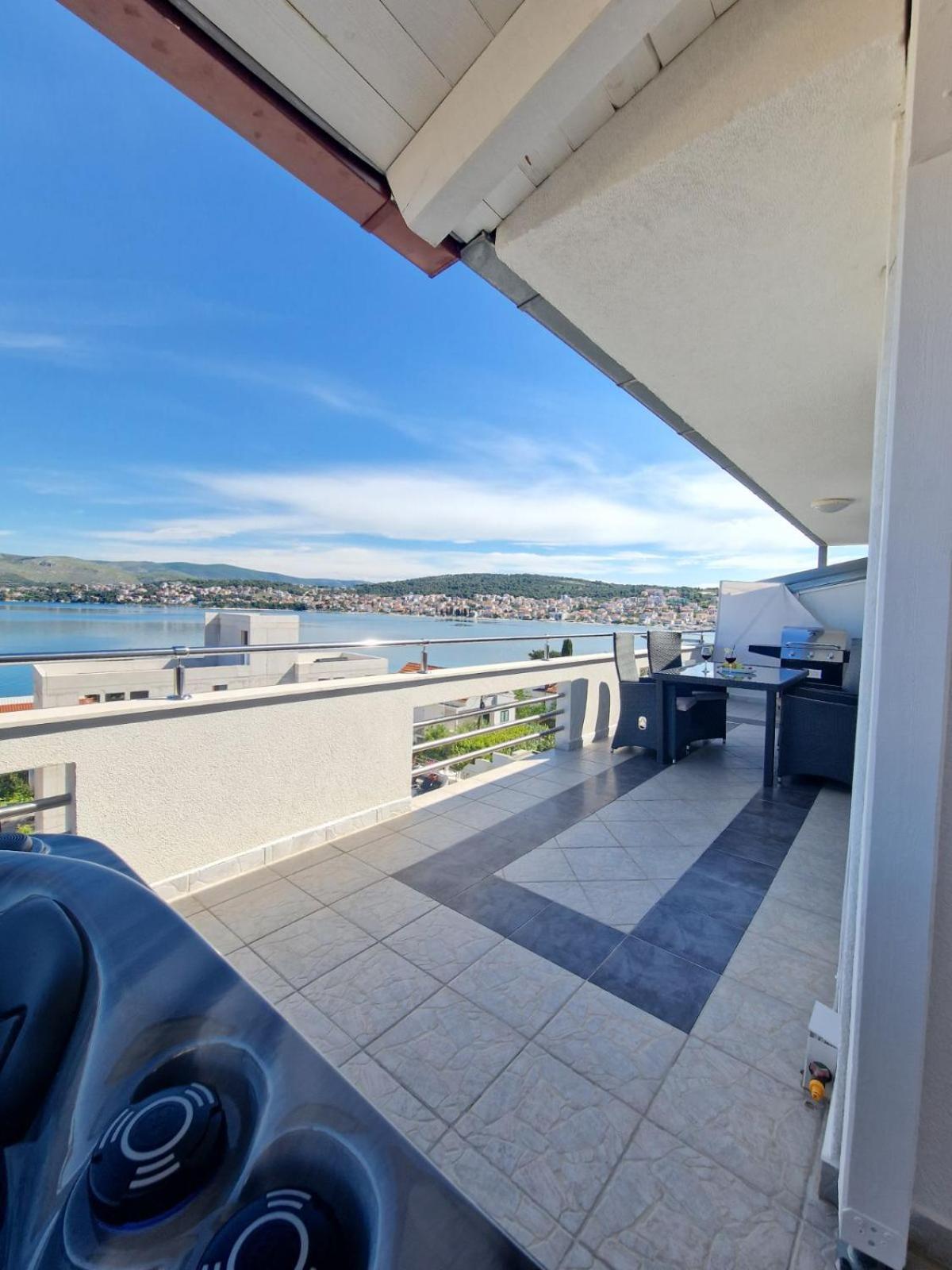 Luxury Apartments Silva With Sea View Okrug Gornji Eksteriør billede